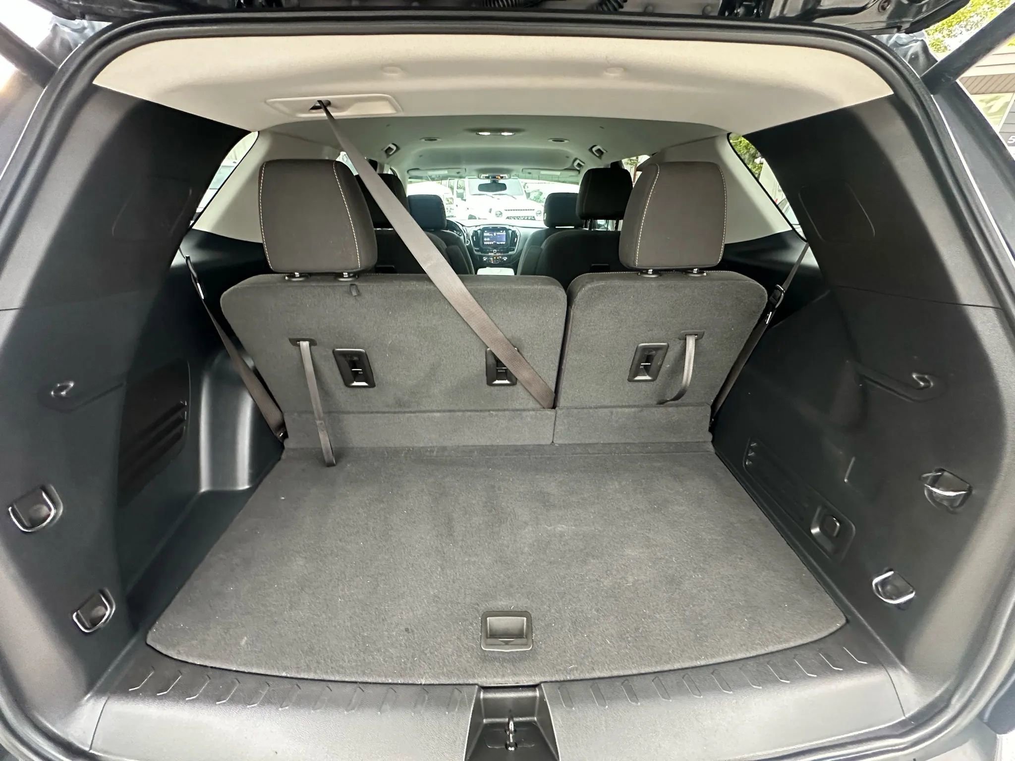 Used 2020 Chevrolet Traverse LT image 11