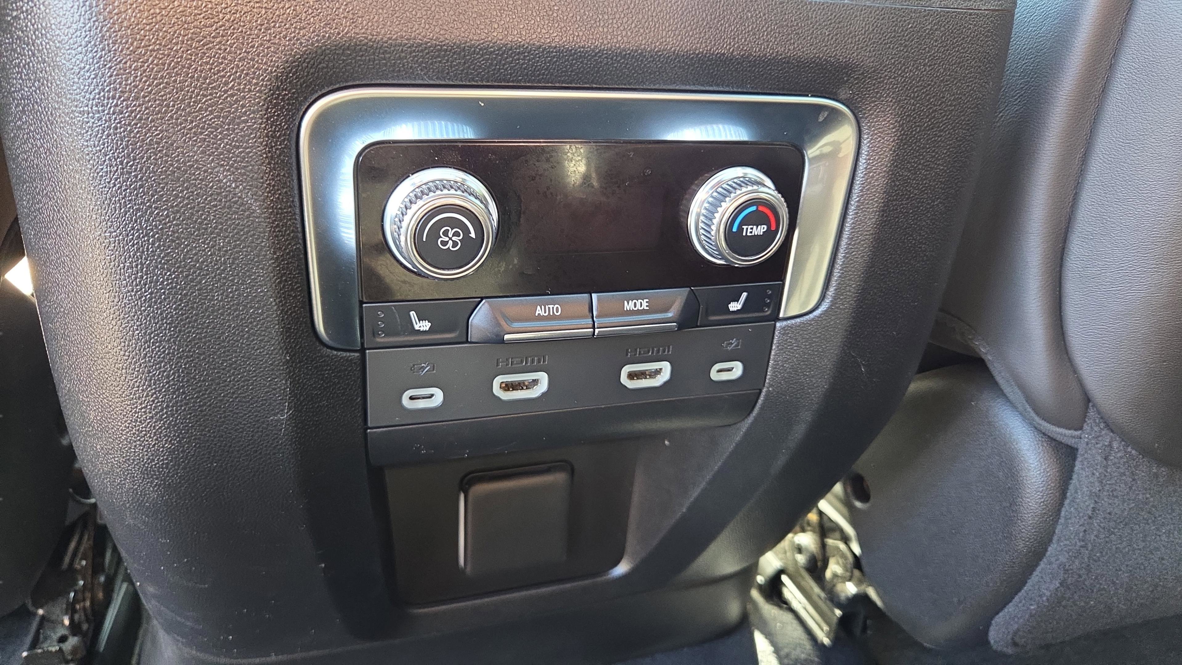 Certified 2023 GMC Yukon XL Denali Ultimate w/ LPO, Floor Liner Package AWD/4WD image 15