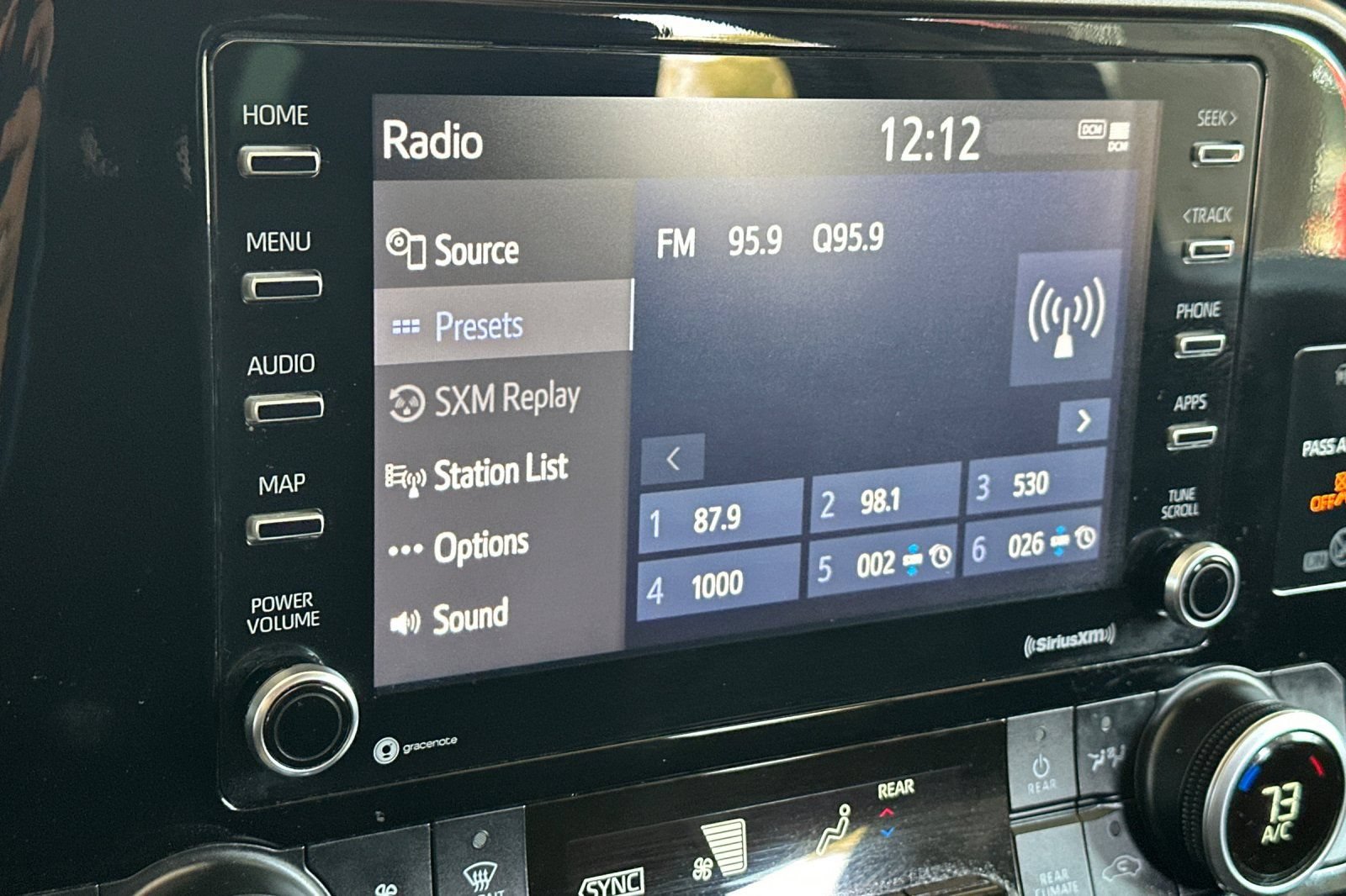 Used 2021 Toyota Highlander L FWD image 19
