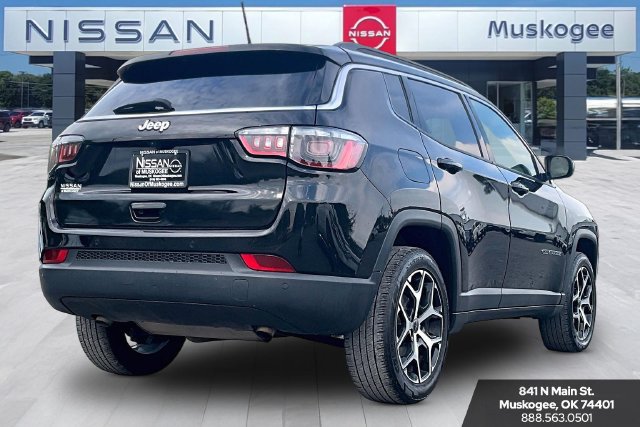 Used 2025 Jeep Compass Limited AWD/4WD image 5