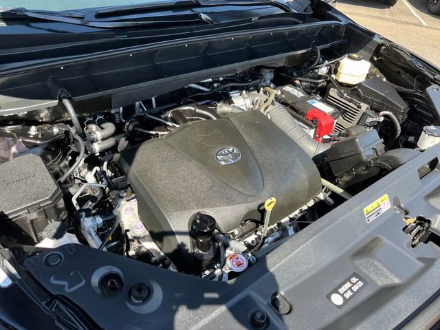Used 2021 Toyota Highlander XLE FWD image 30
