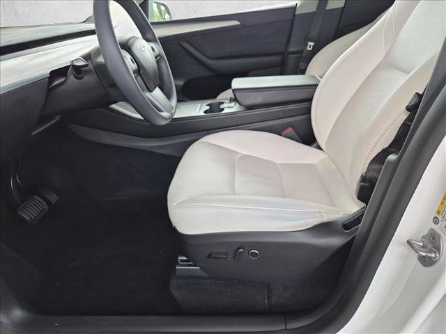 Used 2024 Tesla Model Y Long Range RWD image 17