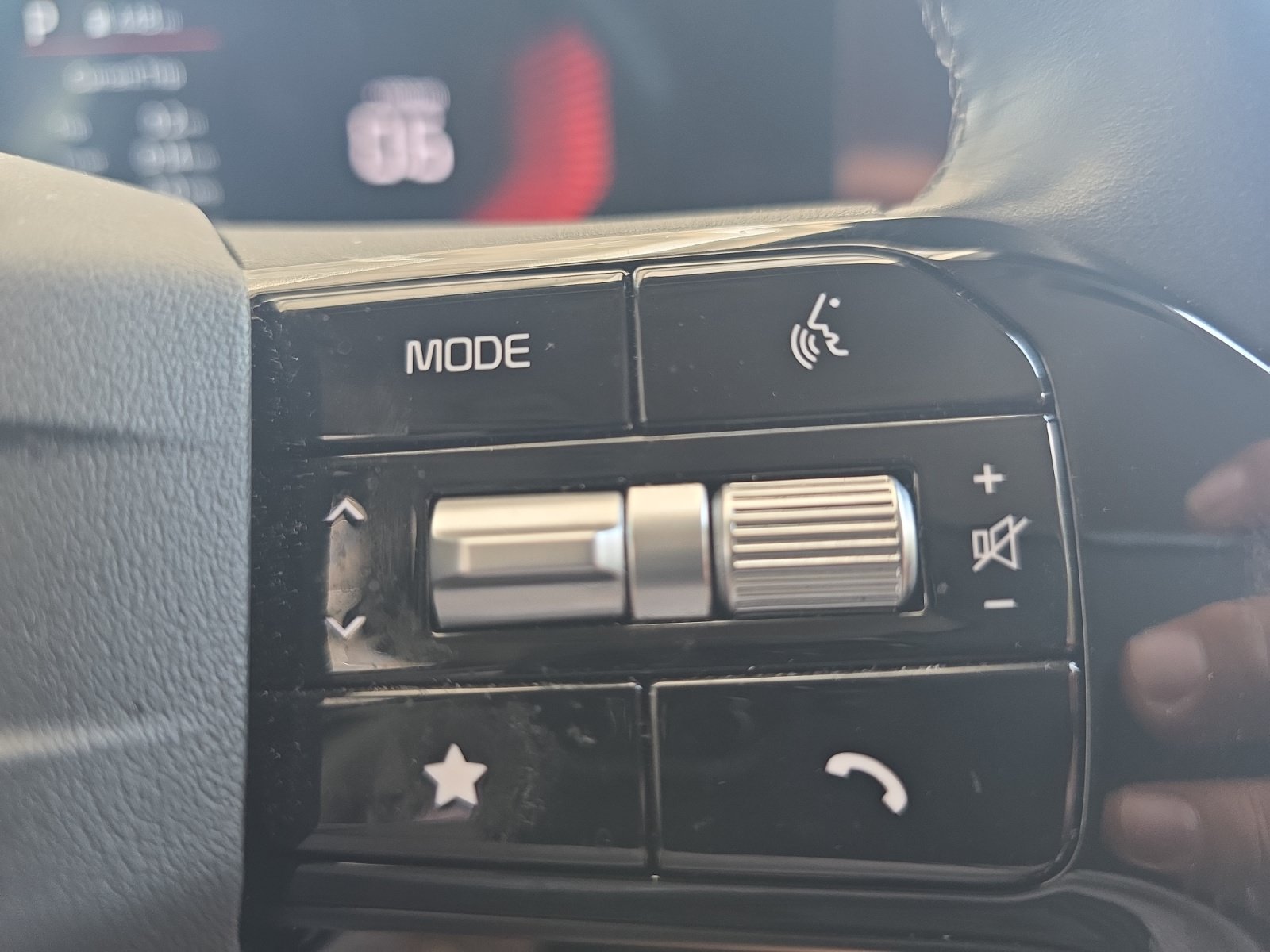 Certified 2026 Kia Sorento LX FWD image 22