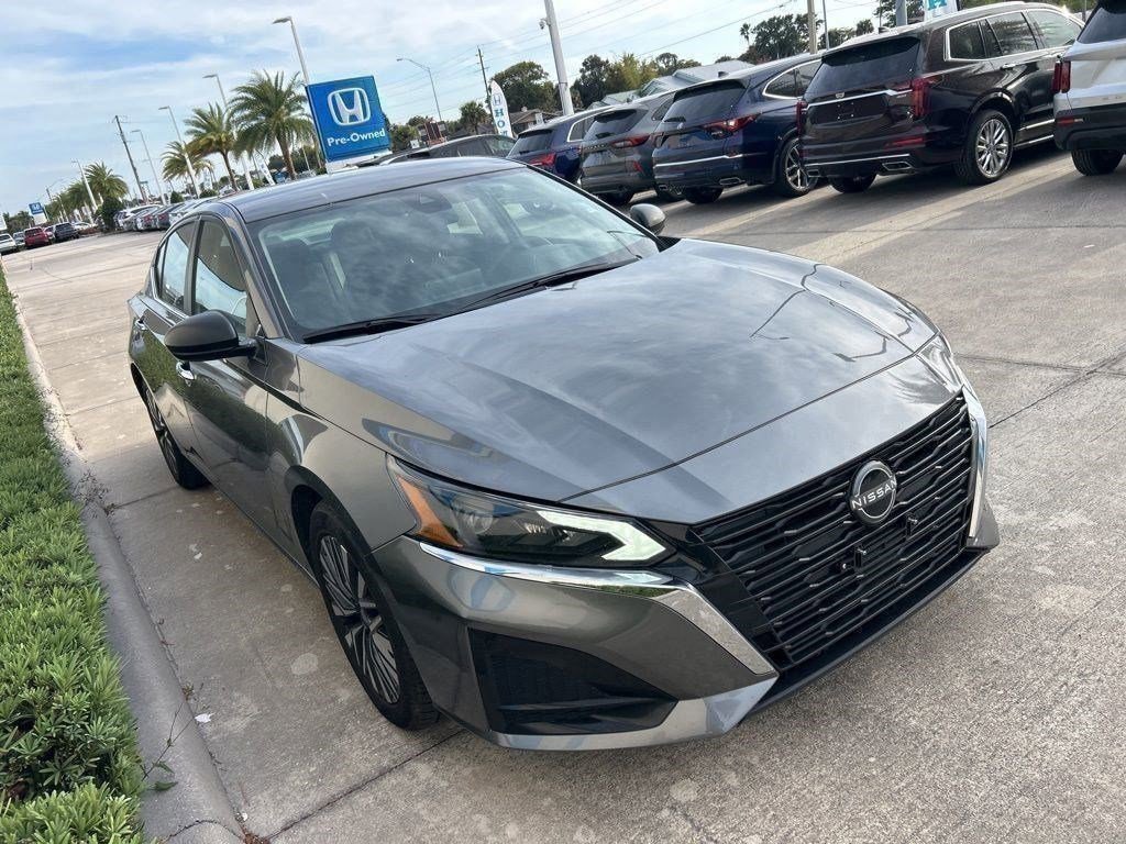 Used 2024 Nissan Altima 2.5 SV image 3