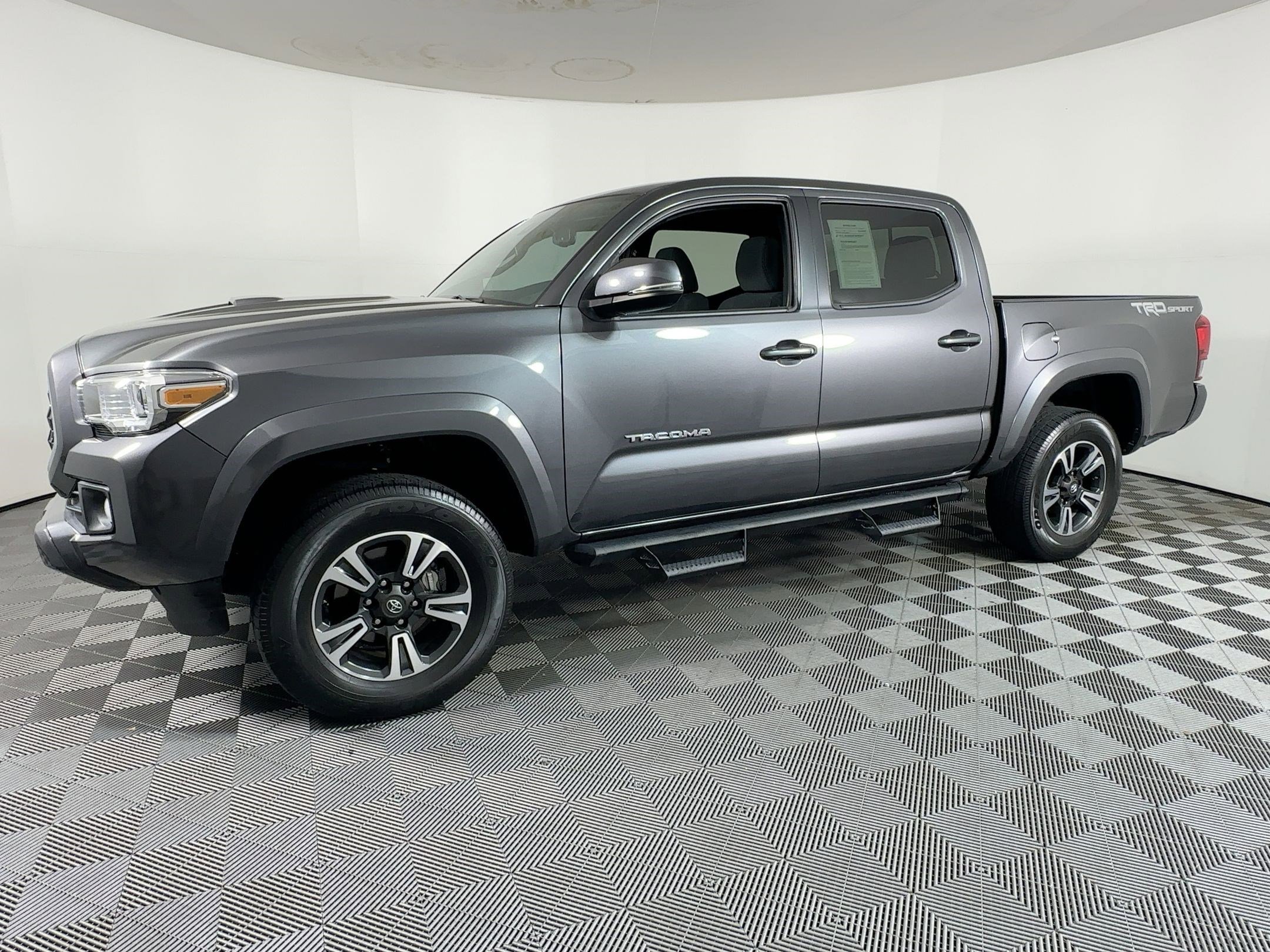 Used 2019 Toyota Tacoma TRD Sport image 18