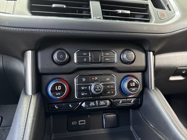 Certified 2023 Chevrolet Suburban Z71 w/ Luxury Package AWD/4WD image 18