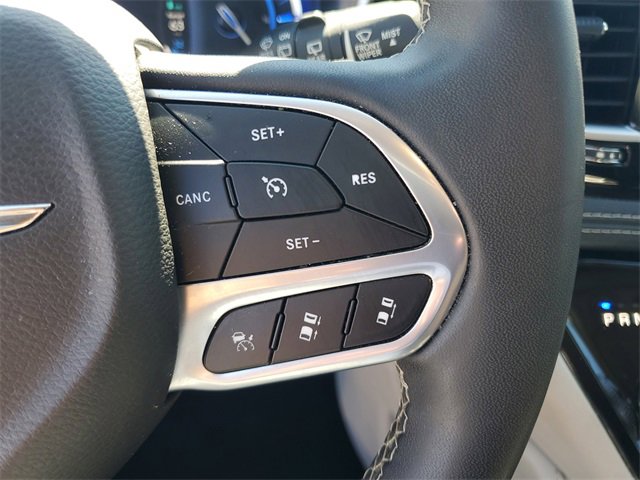 Used 2023 Chrysler Pacifica Limited image 13