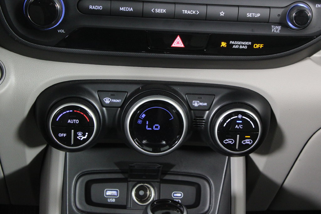 Certified 2025 Hyundai Venue SEL FWD image 22