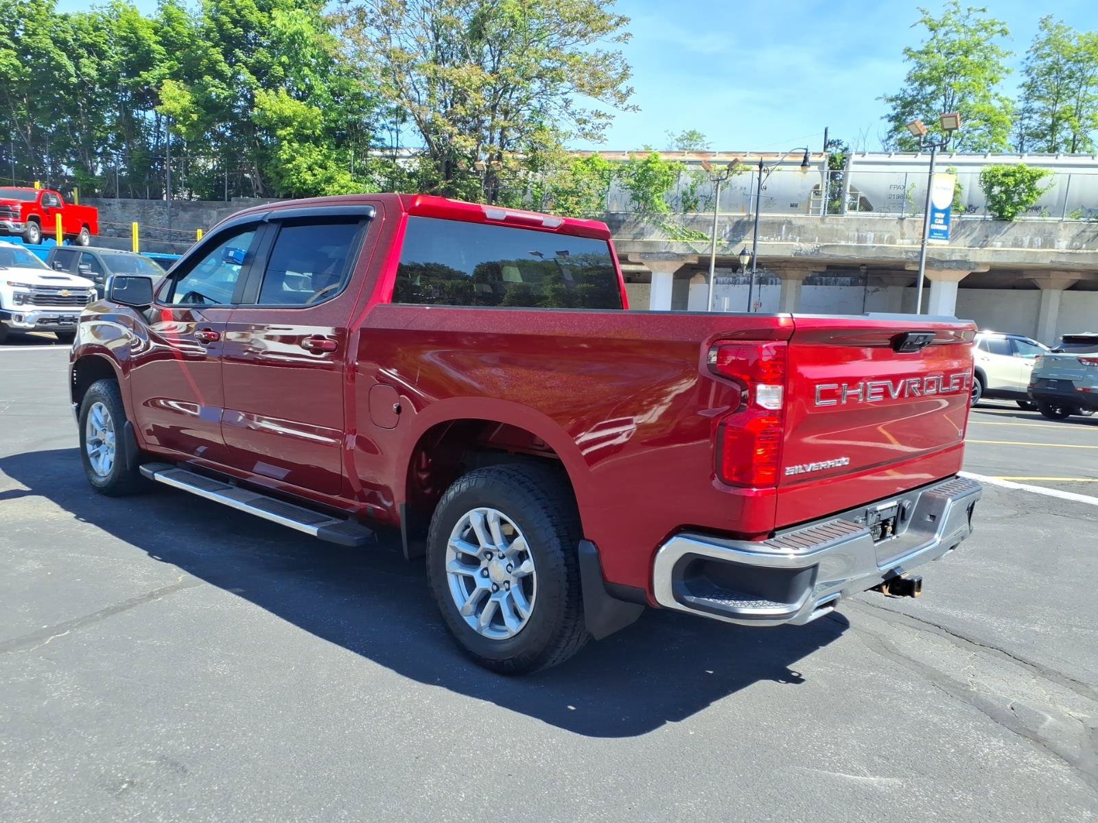 Used 2023 Chevrolet Silverado 1500 LT w/ Z71 Off-Road Package AWD/4WD image 5
