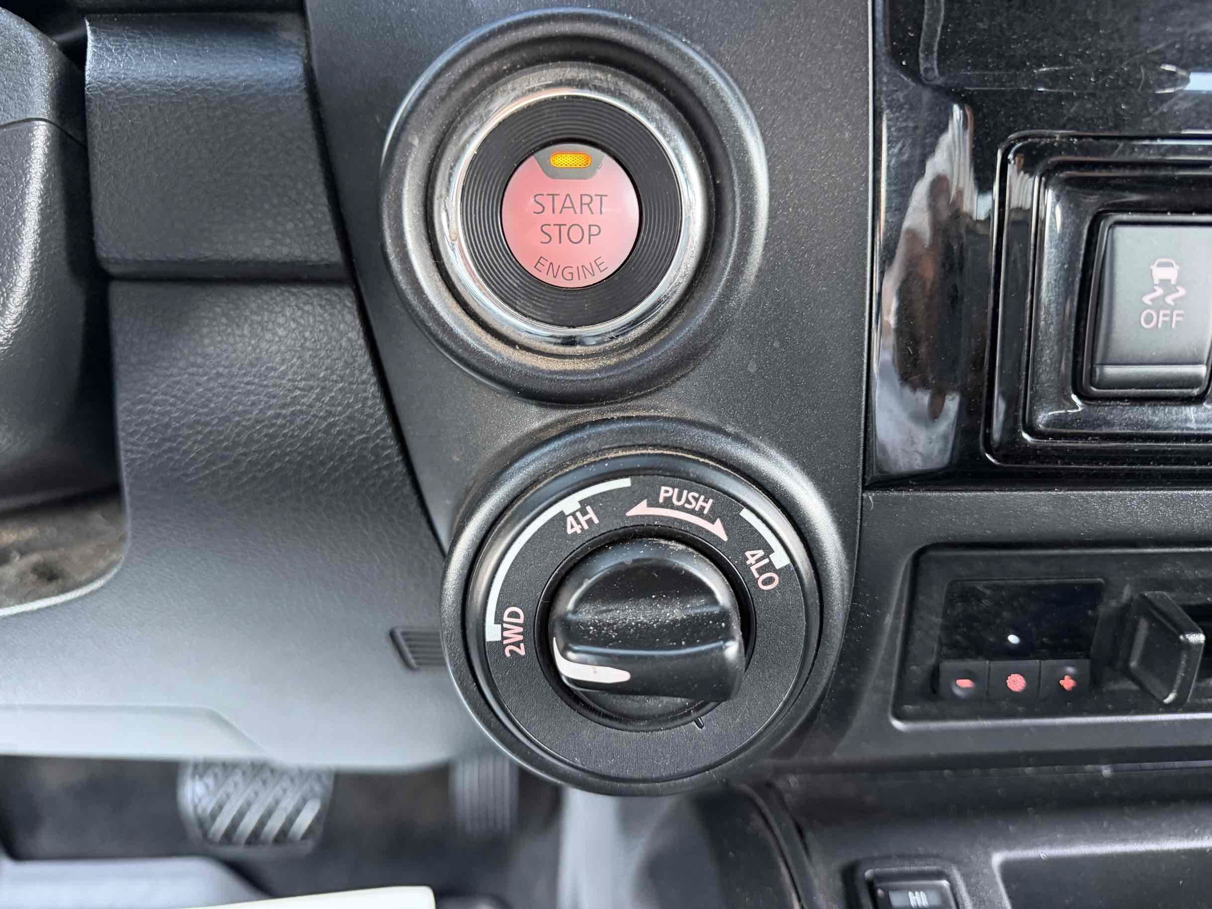 Used 2023 Nissan Titan SV w/ SV Convenience Package AWD/4WD image 16