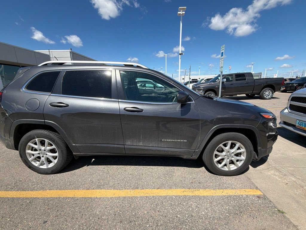 Used 2015 Jeep Cherokee Latitude AWD/4WD image 2