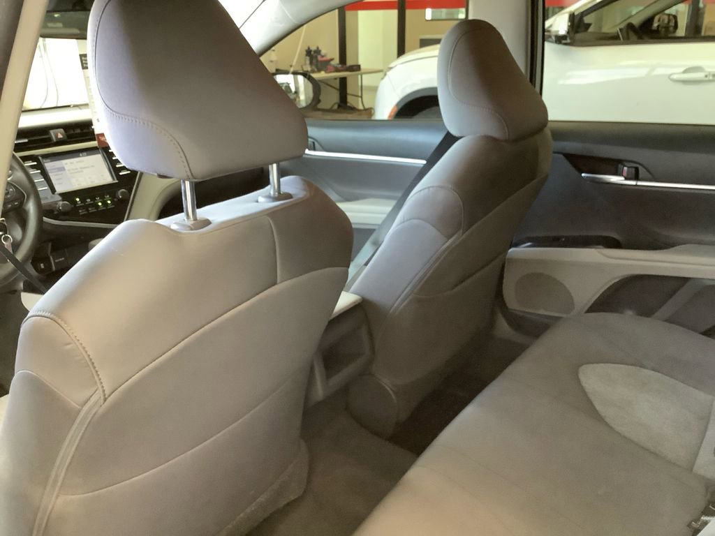 Used 2018 Toyota Camry LE FWD image 19
