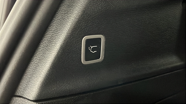Used 2024 Chrysler Pacifica Limited FWD image 32