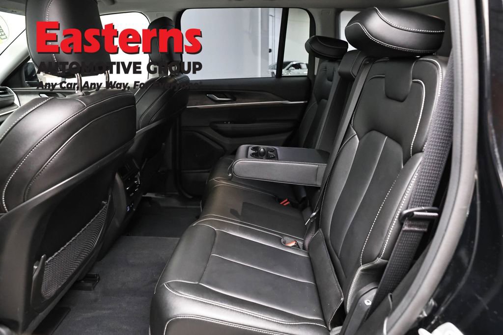 Used 2023 Jeep Grand Cherokee Limited w/ Black Appearance Package AWD/4WD image 23