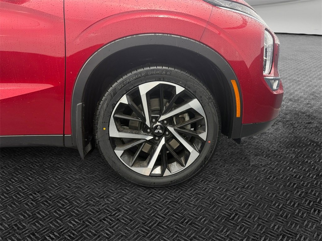 Used 2024 Mitsubishi Outlander SE image 11