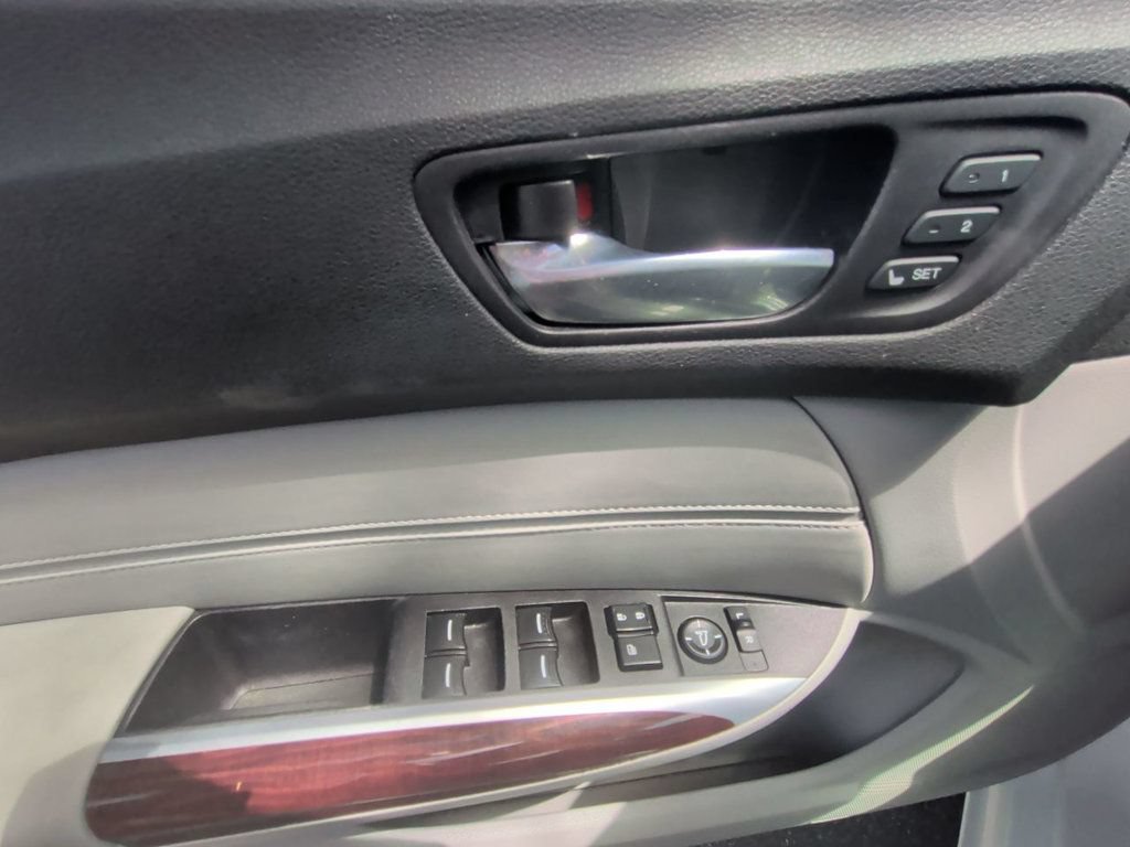 Used 2015 Acura TLX w/ Technology Package FWD image 12