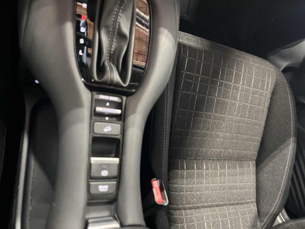 Used 2025 Honda HR-V LX image 15