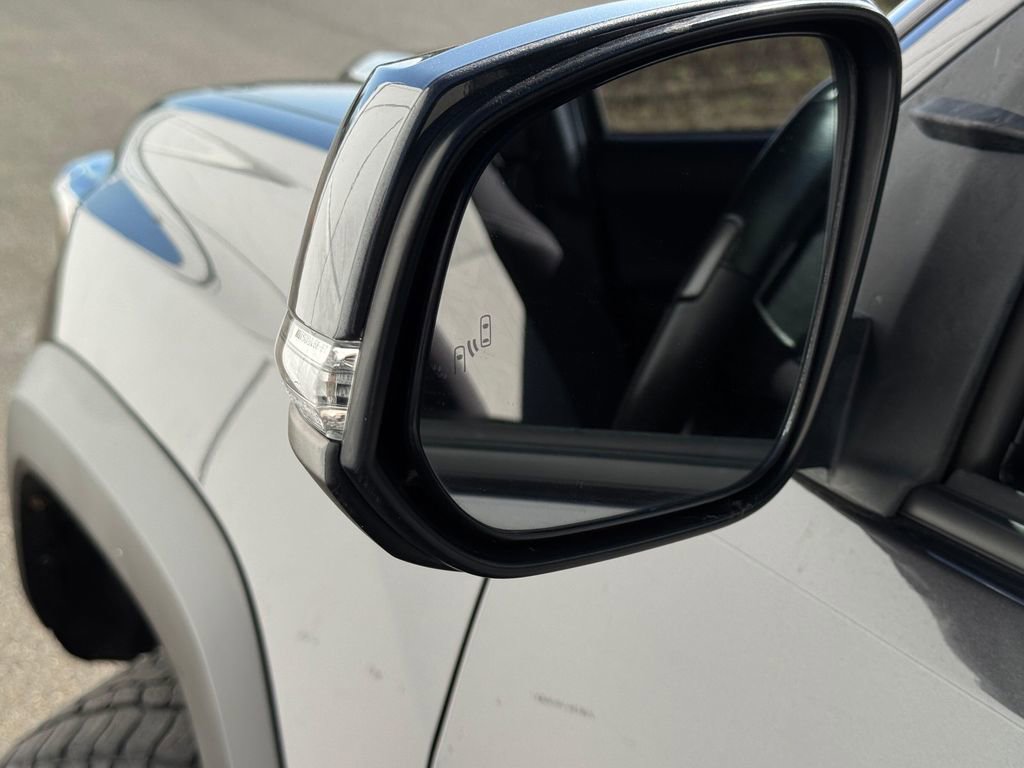 Used 2020 Toyota Tacoma TRD Off-Road w/ Technology Package AWD/4WD image 28