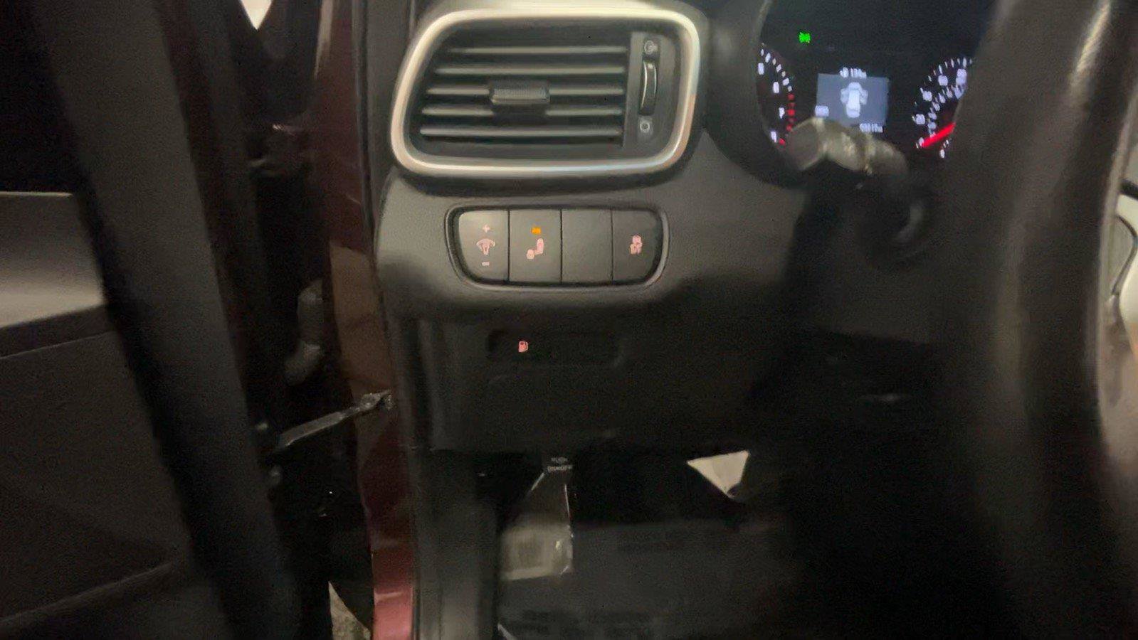 Used 2019 Kia Sorento AWD image 34