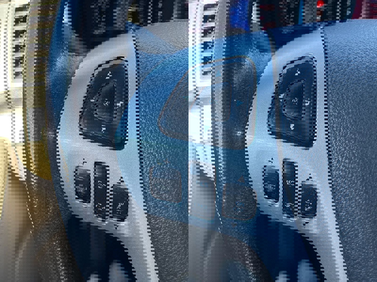 Used 2013 Ford Explorer XLT image 26