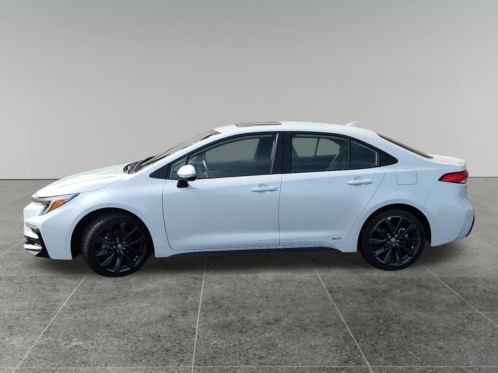 Certified 2024 Toyota Corolla SE w/ SE Package image 4