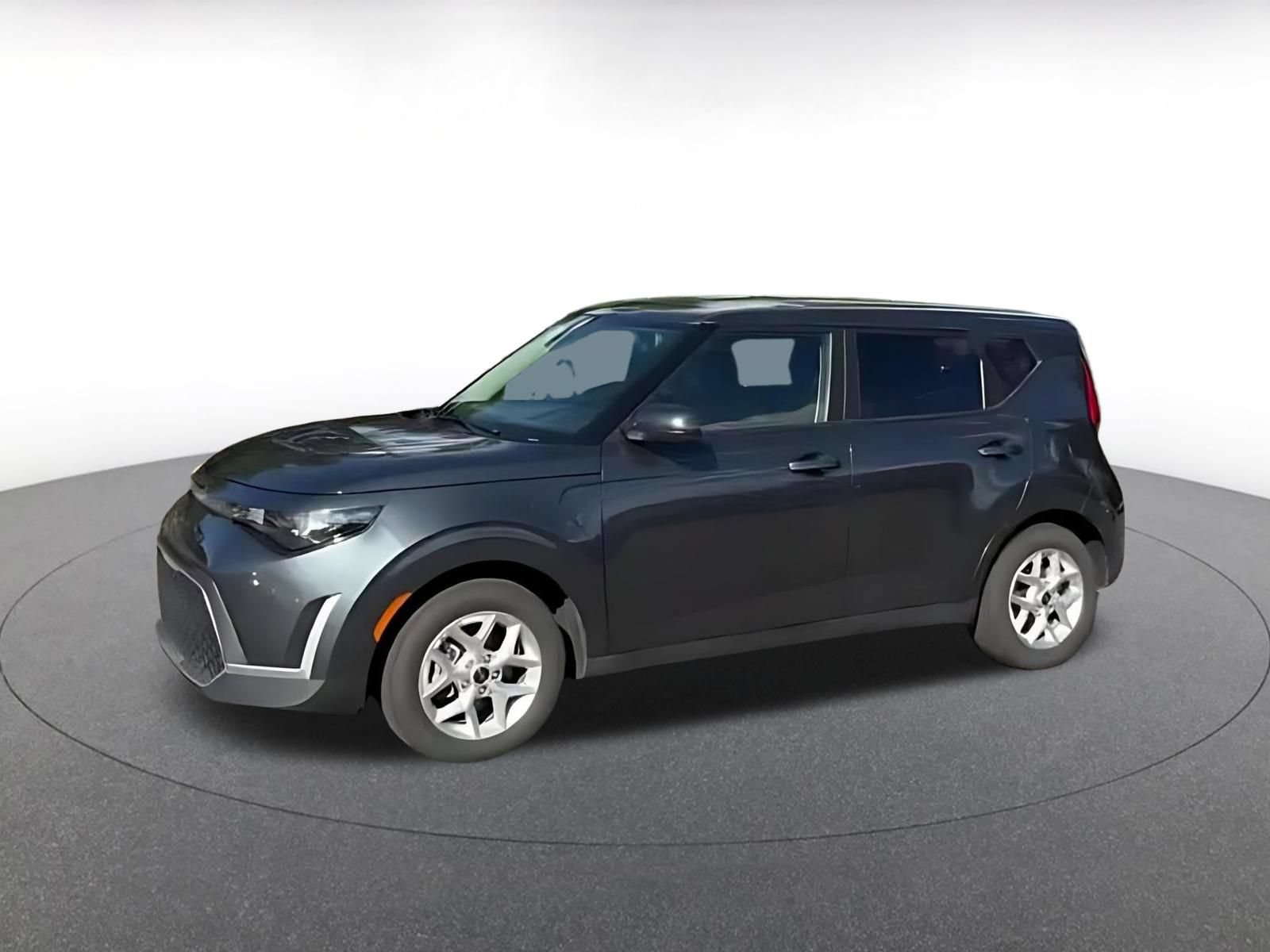 Used 2025 Kia Soul LX w/ LX Technology Package FWD image 7