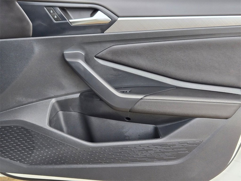 Used 2024 Volkswagen Jetta SE w/ Panoramic Sunroof Package image 26