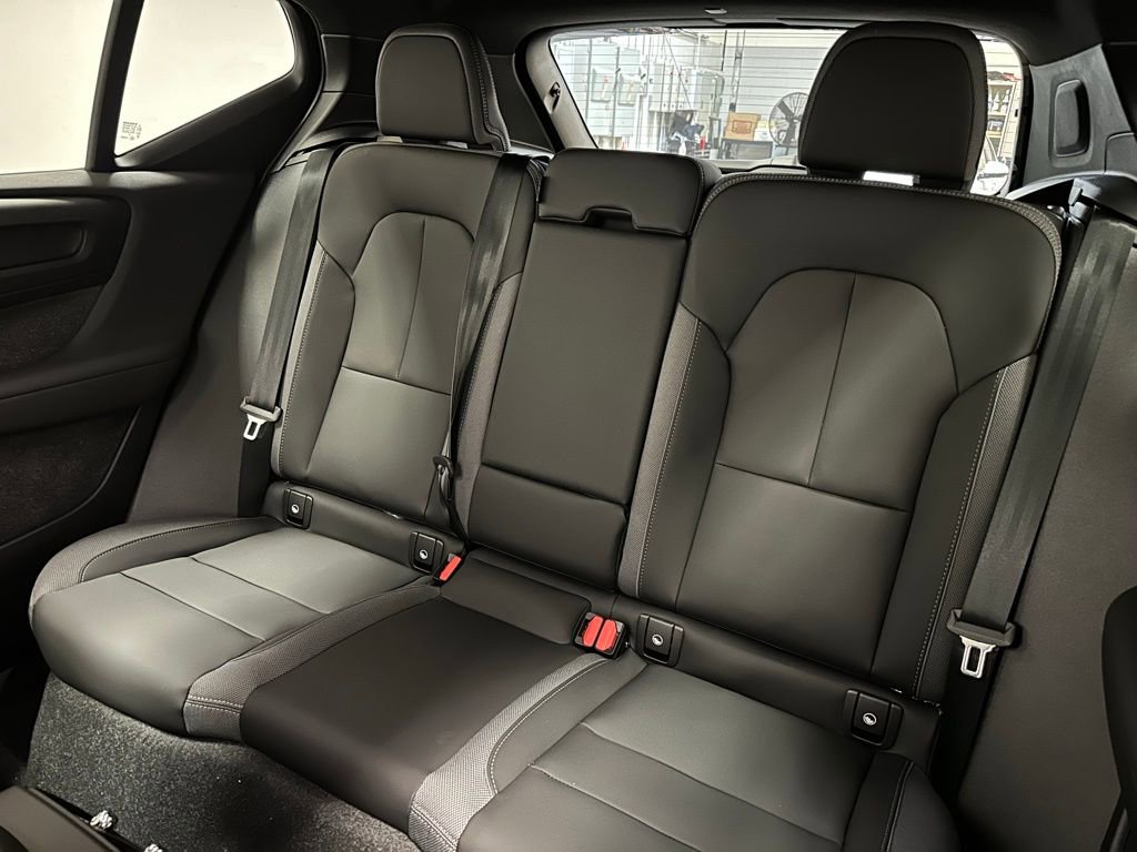 Certified 2024 Volvo XC40 Recharge Core w/ Protection Package Premier image 19