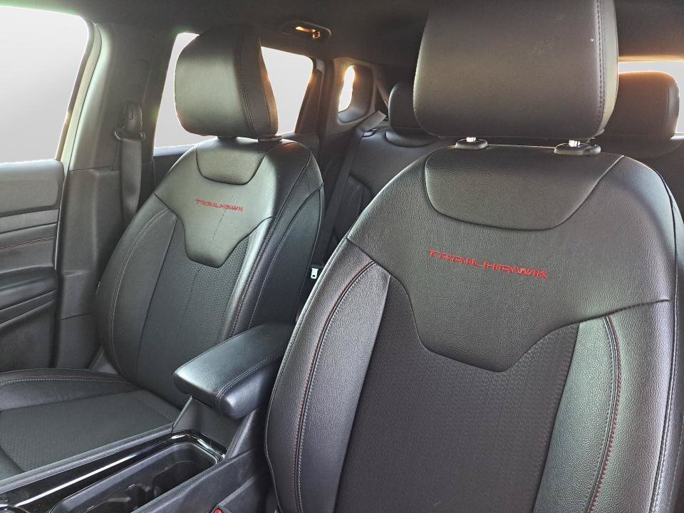 Used 2025 Jeep Compass Trailhawk AWD/4WD image 13