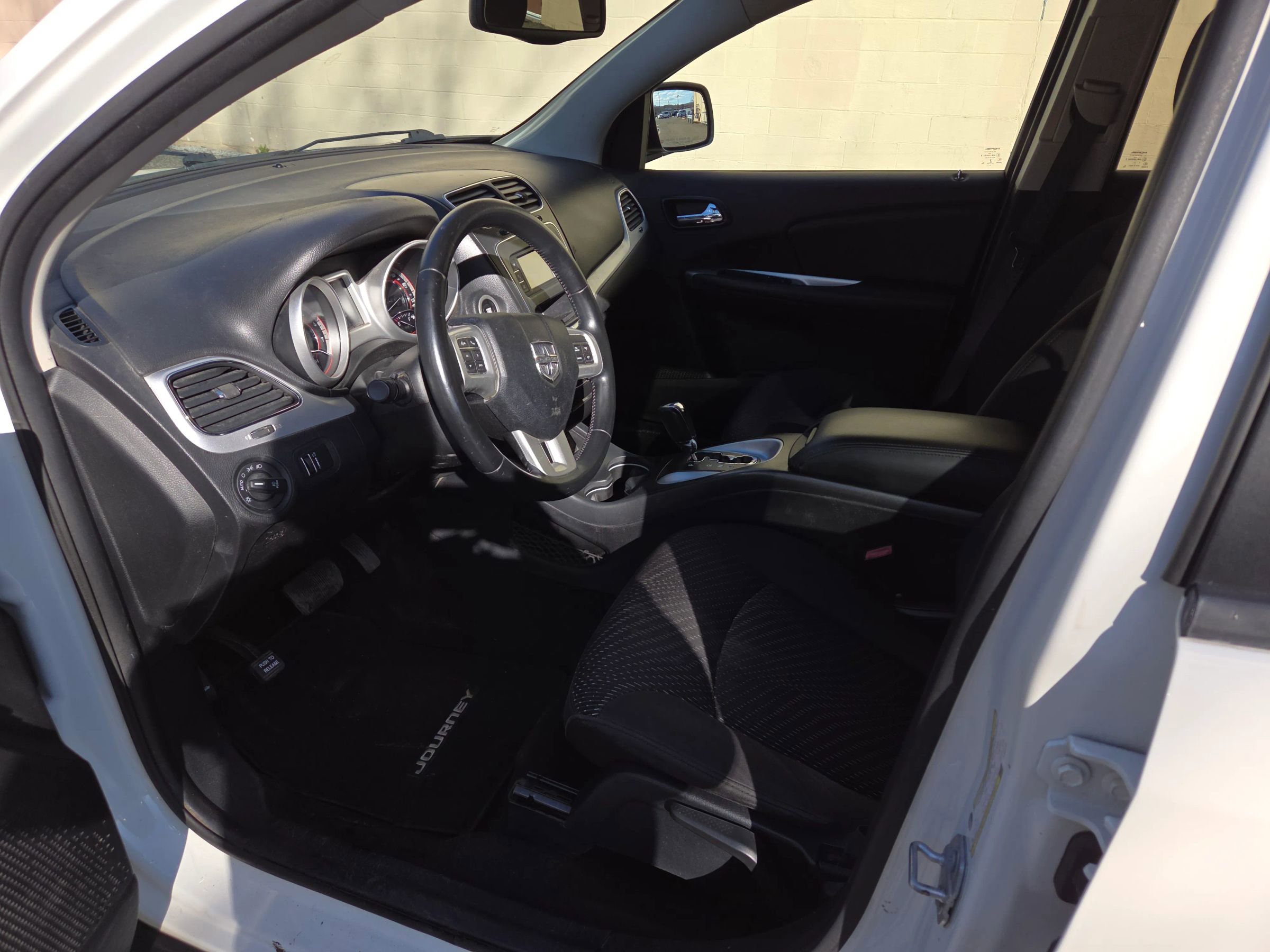 Used 2017 Dodge Journey SE image 9