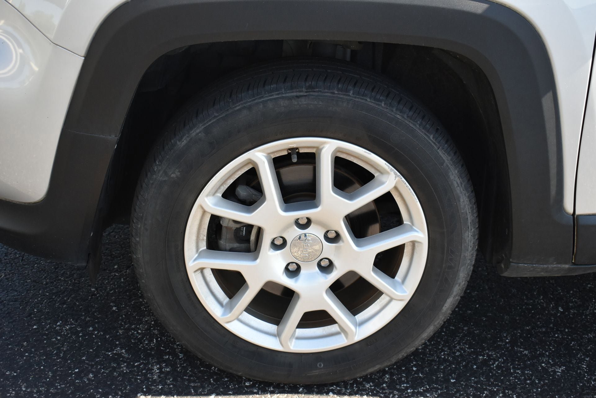 Used 2019 Jeep Renegade Latitude FWD image 11