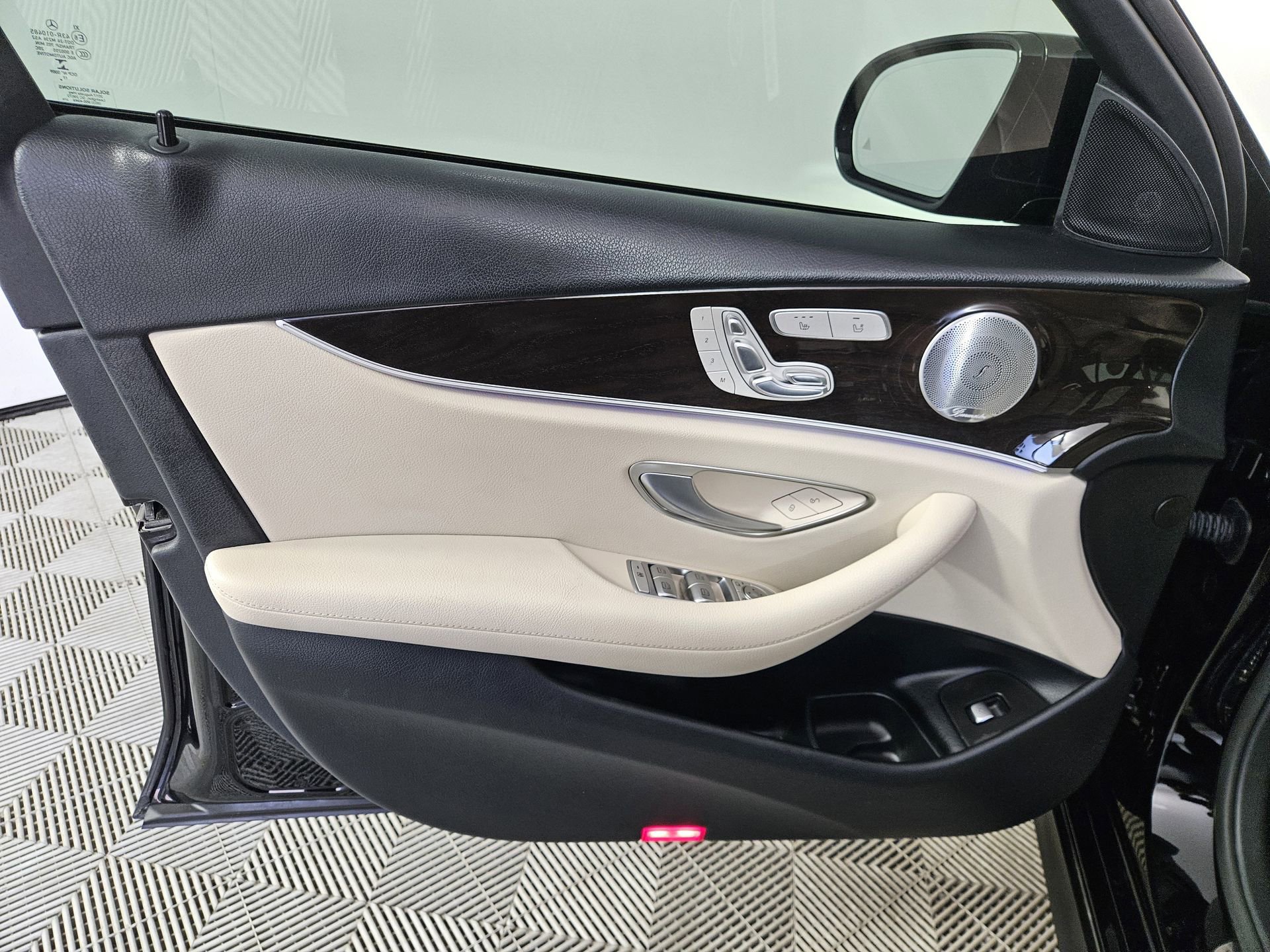 Used 2019 Mercedes-Benz E 450 4MATIC Wagon image 16