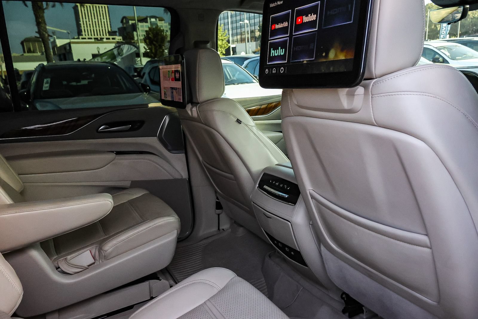 Used 2023 Cadillac Escalade ESV Sport Platinum RWD image 19