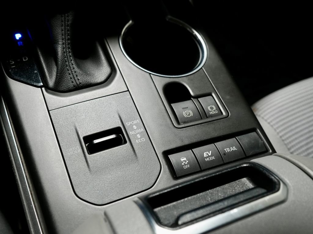 Used 2021 Toyota Highlander LE image 21