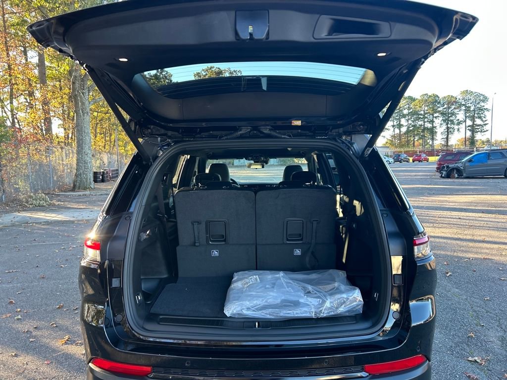 New 2025 Jeep Grand Cherokee L Limited w/ Luxury Tech Group II image 28