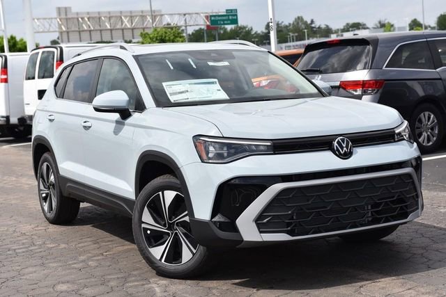 New 2026 Volkswagen Taos SE AWD/4WD image 2