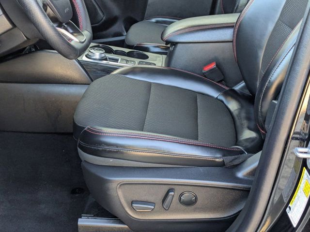 Used 2025 Ford Escape ST-Line image 23