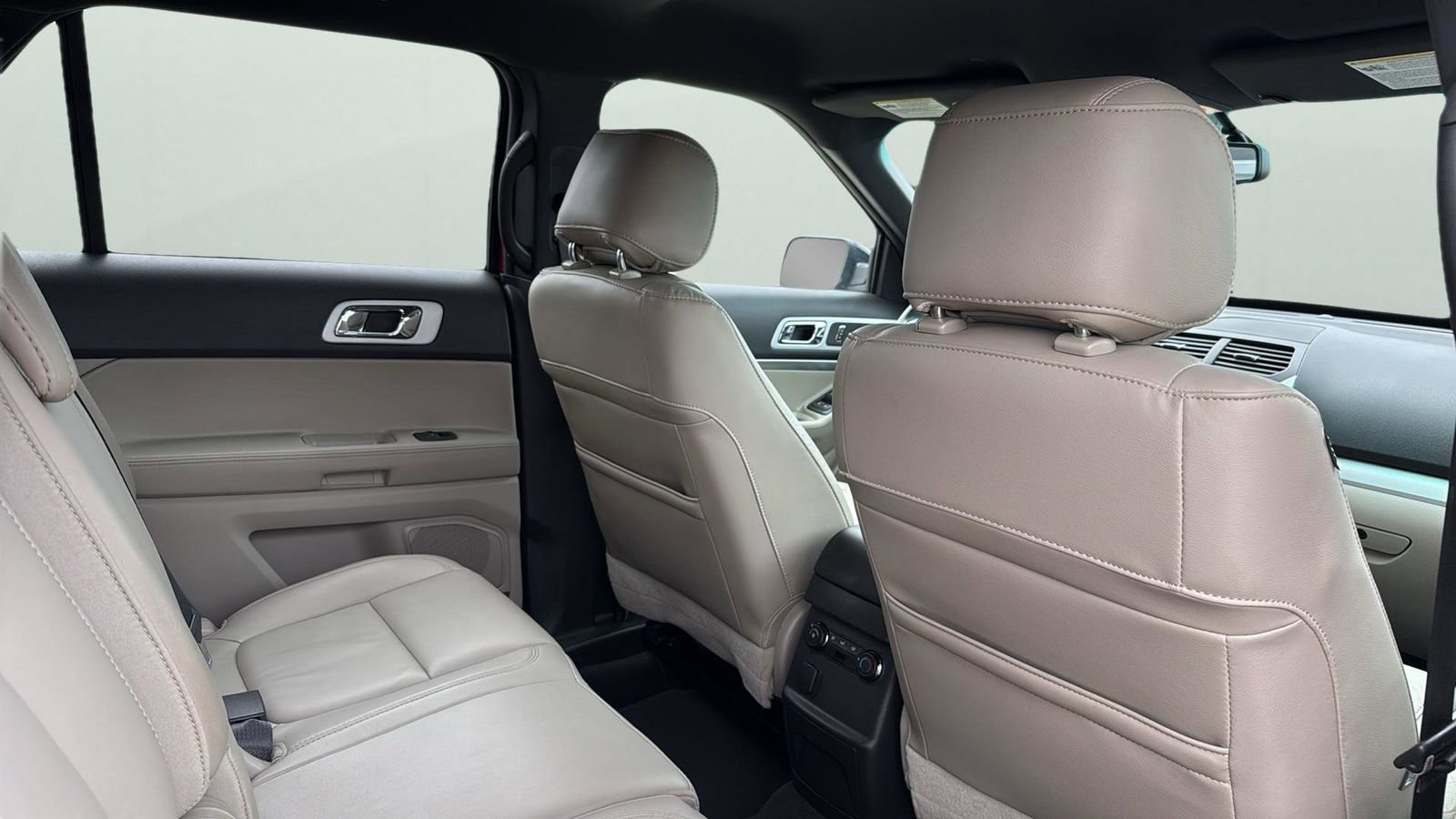 Used 2015 Ford Explorer XLT w/ Equipment Group 202B image 29