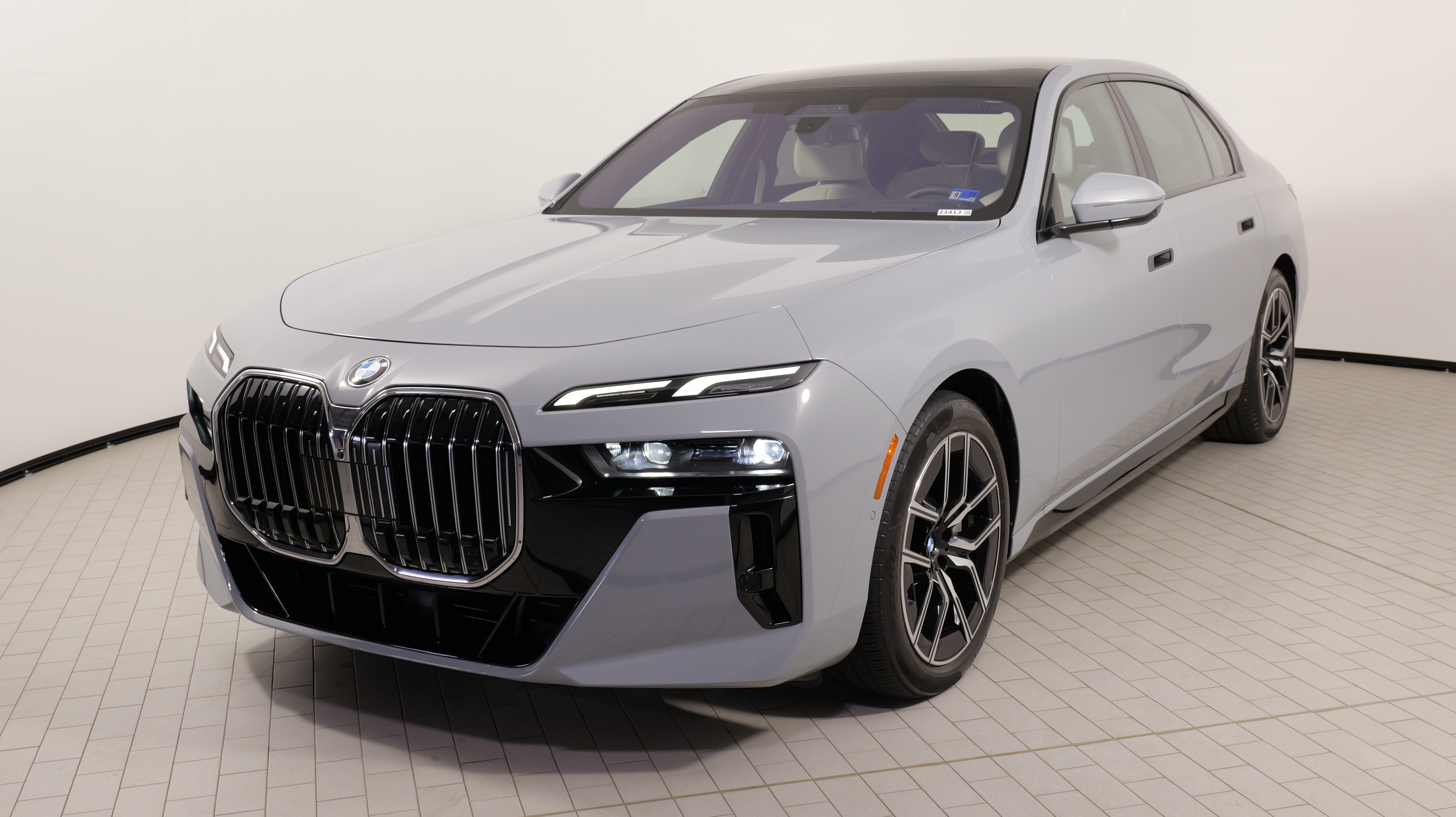Used 2023 BMW 760i xDrive AWD/4WD image 4