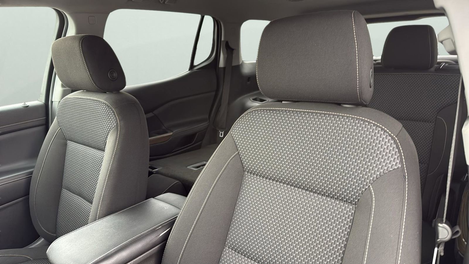 Used 2023 GMC Acadia SLE image 10