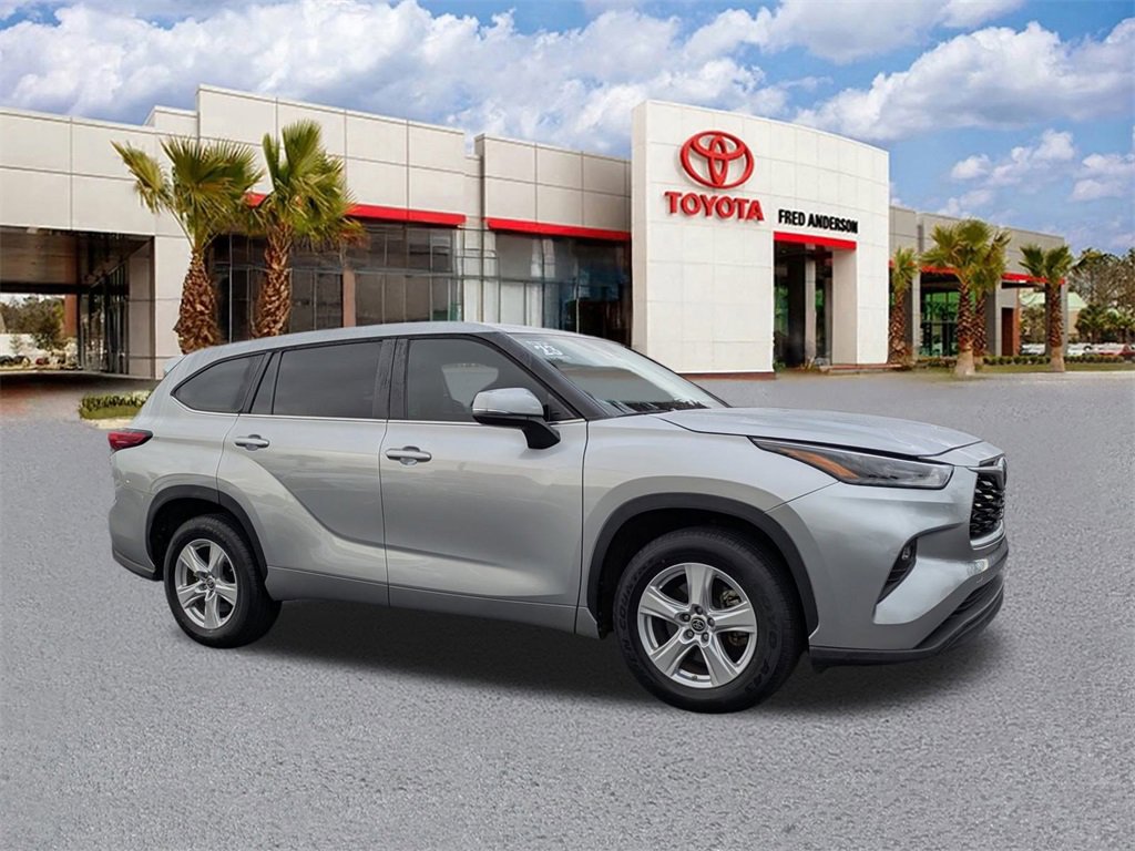 Certified 2023 Toyota Highlander LE image 2