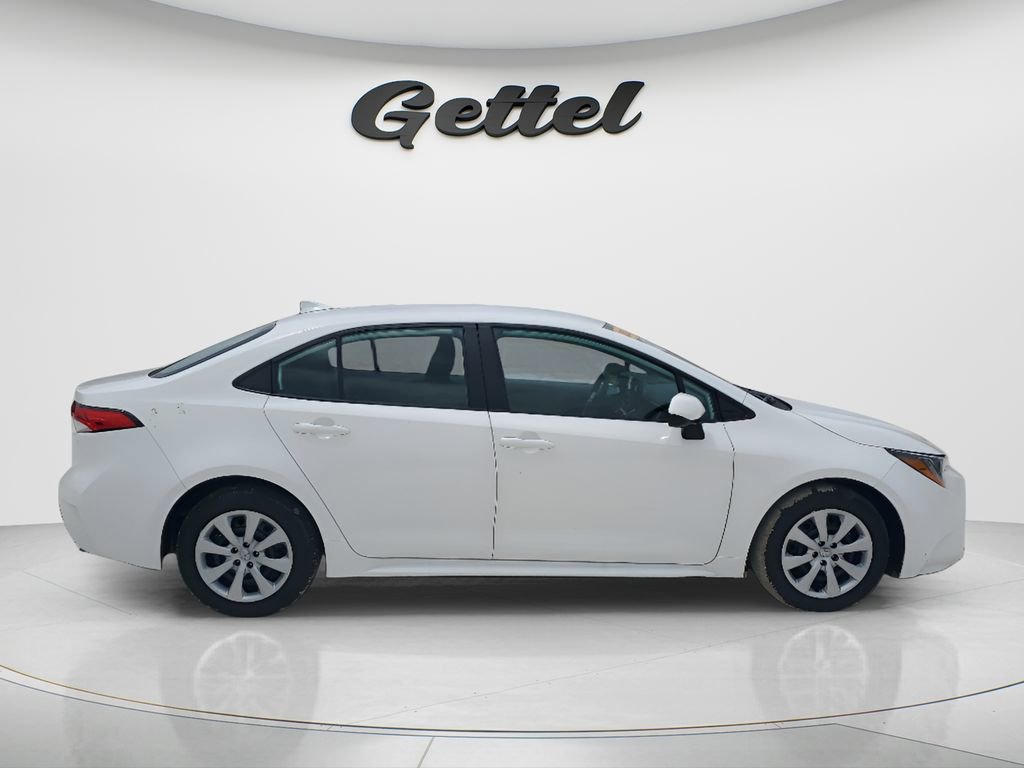 Used 2025 Toyota Corolla LE FWD image 4