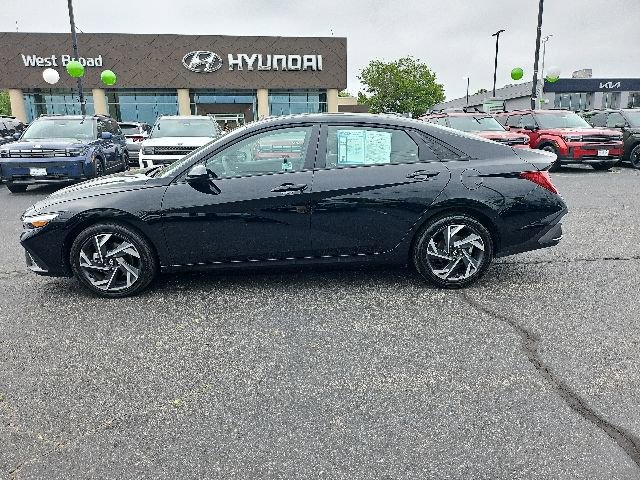 Certified 2025 Hyundai Elantra SEL FWD image 1