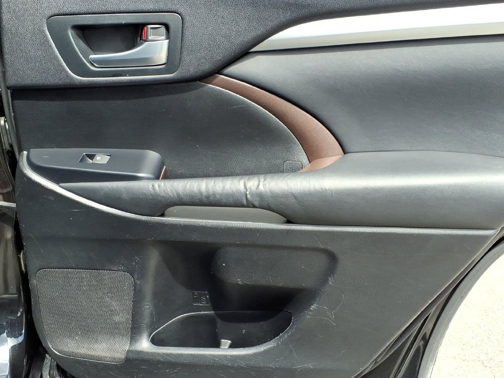 Used 2015 Toyota Highlander XLE FWD image 15