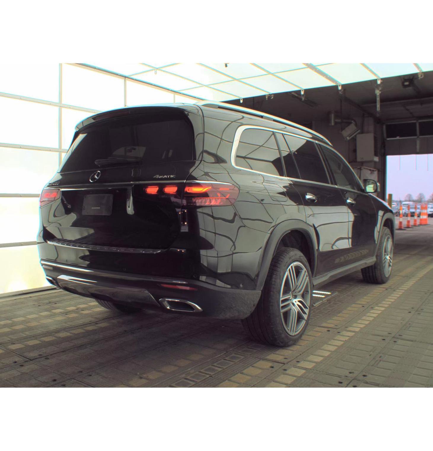 Used 2025 Mercedes-Benz GLS 450 4MATIC image 31