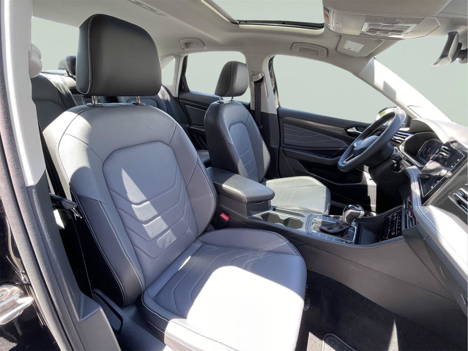 Used 2025 Volkswagen Jetta SEL FWD image 20