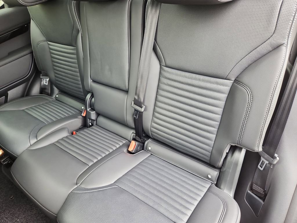 Certified 2025 Land Rover Discovery S AWD/4WD image 25