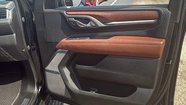 Used 2023 GMC Yukon Denali Ultimate AWD/4WD image 12