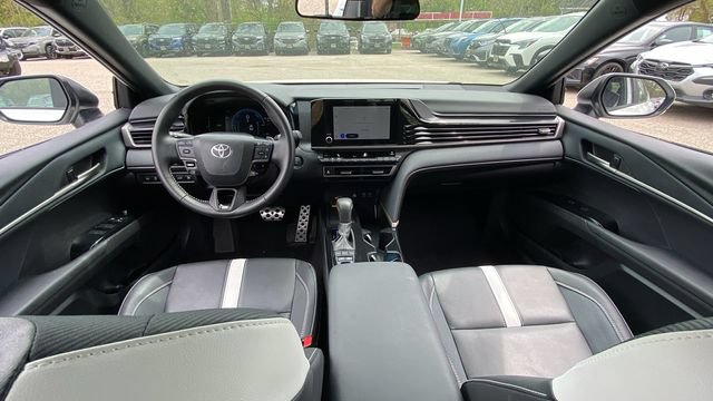 Used 2025 Toyota Camry SE FWD image 13