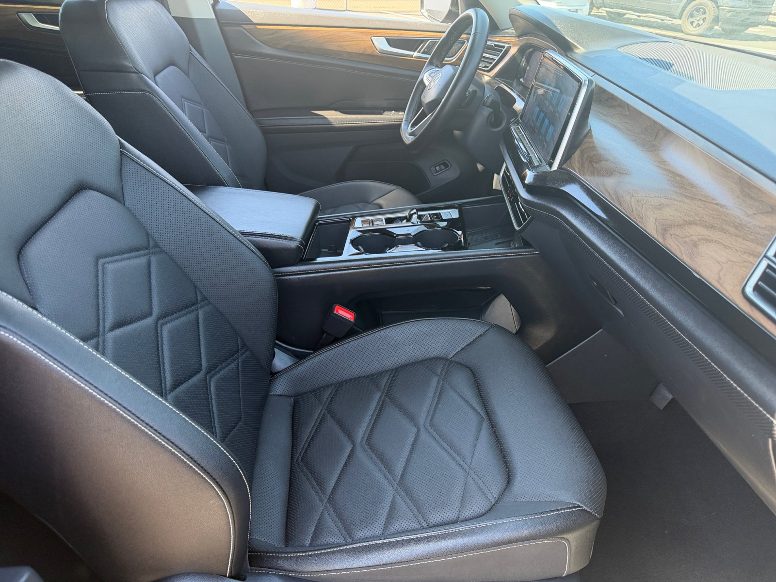 Used 2025 Volkswagen Atlas SE FWD image 18